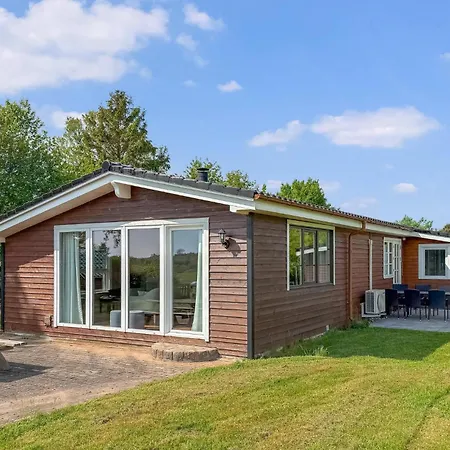 3 Bedroom Awesome In בית נופש Tranekær